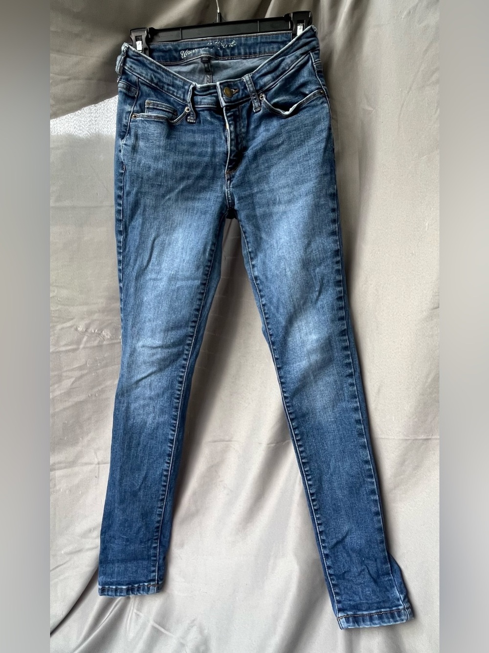 Universal Thread Skinny Jeans in Medium Blue Wash